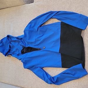 Boys 1/4 Zip Jacket. SIZE M